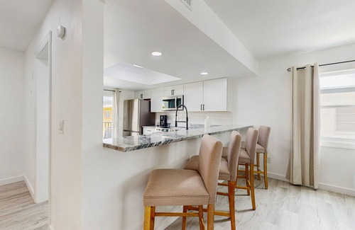 Treasure Island House | Family and dog friendly, steps to the Gulf and beaches, shared putting green, AC
