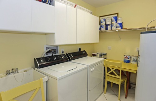 South Rehoboth House | Family and Friends Favorite 3 Blocks to the Beach - sleeps 10-12