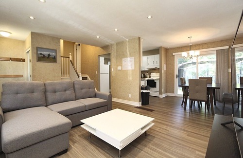 Orillia House | Family and Friend Gateway to Sunshine city