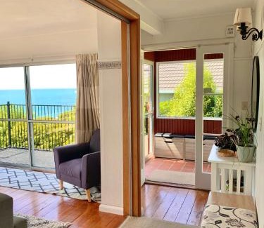 Tahunanui House | Family and pet friendly with stunning seaviews
