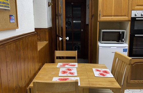 Weston-super-Mare Apartment | Family Apartment with private bathroom