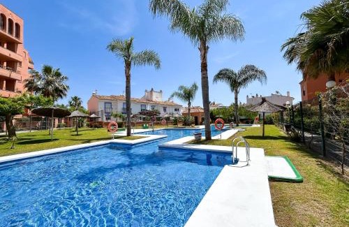 Castillo de Sabinillas Apartment | Family apartment 400 meters from the beach, with internet and pool