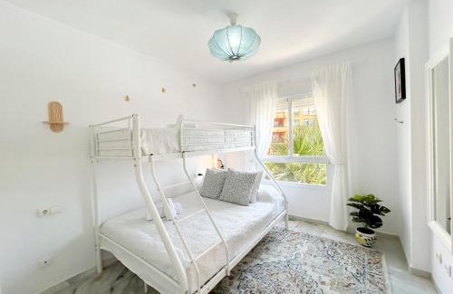 Castillo de Sabinillas Apartment | Family apartment 400 meters from the beach, with internet and pool