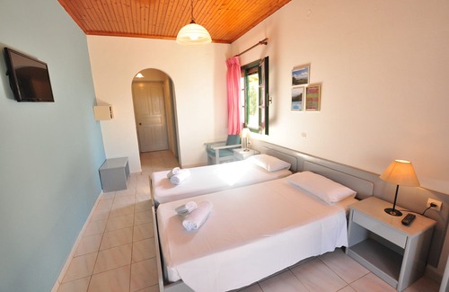 Acharavi Hotel | Family apartment complex 200 meters from the beach & 600 meters from the resort