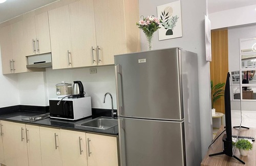 Barangay 76 Condo | FAMILY/BARKADA 2BR With Balcony MOA fireworks VIEW/10Mins to NAIA