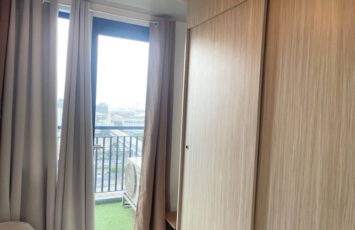 Barangay 76 Condo | FAMILY/BARKADA 2BR With Balcony MOA fireworks VIEW/10Mins to NAIA