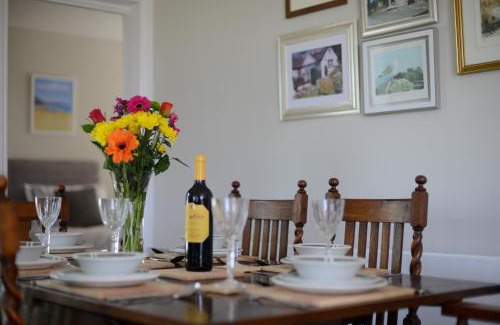Tenby House | Family Beach House 200m to Sea 5 min to Tenby Town Centre