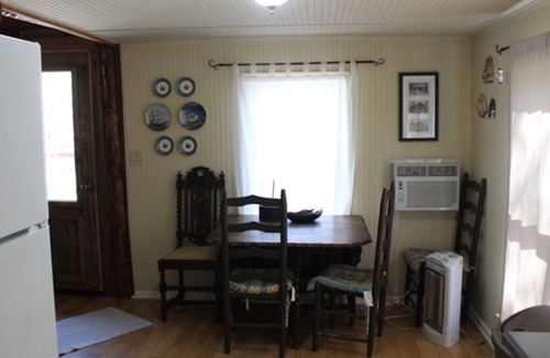 Clinton Cabin | Family Cabin Loft Style in a country atmosphere on the lakeside.