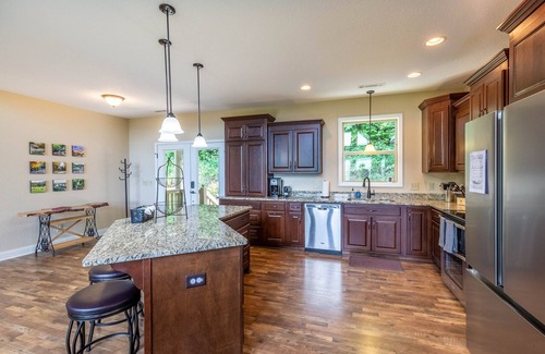 Whittier House | Family cabin with hot tub, mountain views, game room, near National Park!