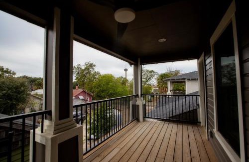 Near East Side House | Family Casa San Antonio Steps to Alamo Riverwalk Pkg
