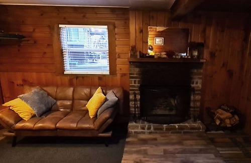 Wilmington Ski Chalet | Family Chalet with fireplace under Pine trees