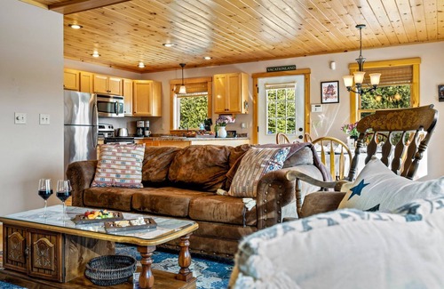 Bethel House | Family Chaley w/Views & HotTub- Dogs Ok! Slps13
