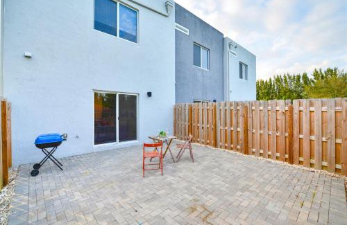 Golden Glades Apartment | Family Comfort Near Top Spots-Relaxing Stay for Everyone