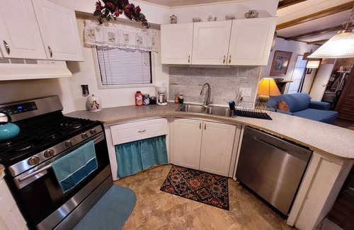 Plantation House | Family Cottage with Neighborhood Pool- Sawgrass Area