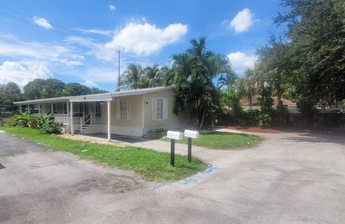 Plantation House | Family Cottage with Neighborhood Pool- Sawgrass Area