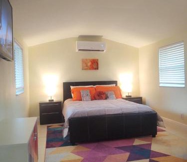 Edgewood House | Family, Couples Retreat near Airport, Cruise Port & Beaches