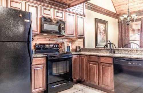 Pigeon Forge Cabin | Family Cozy Hideaway with Pool Table and Grill