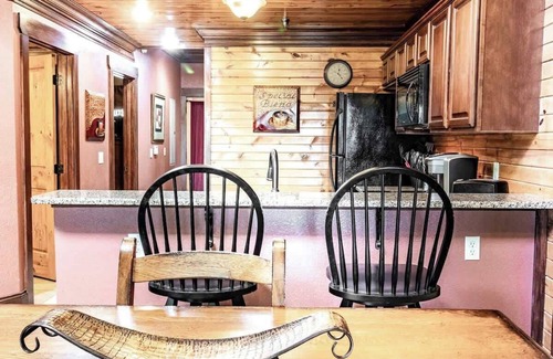 Pigeon Forge Cabin | Family Cozy Hideaway with Pool Table and Grill