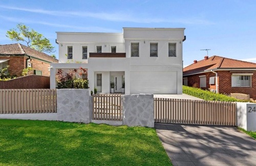 Cronulla House | Family Entertainer Renovated Pool House