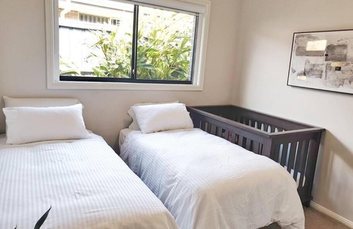 Gillieston Heights House | Family Entertainer - Firepit, Ducted AC, 25min to vineyards