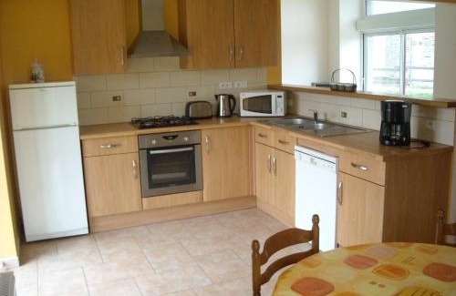 Isigny-le-Buat House | Family Escape with Terrace, cleaning included