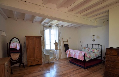Vanxains Other | Family Farmhouse - Relaxing getaway with large private pool and spacious garden