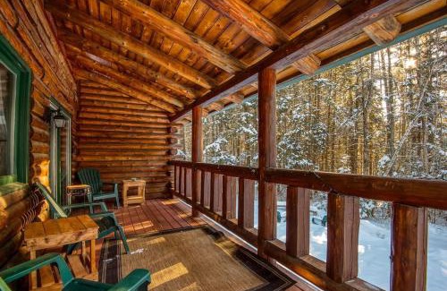 Bethlehem House | Family-Focused & Pet-Friendly Log Cabin with 4BR 2BA Sleeps 10