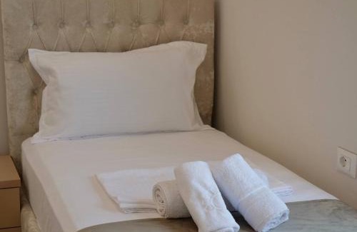 Kamez Bed & Breakfast | Family for Three