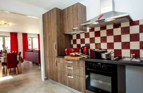 Cenac-et-Saint-Julien Cottage | Family-Friendly House with Private Pool, Near Dordogne, Accessible, Pet-Friendly