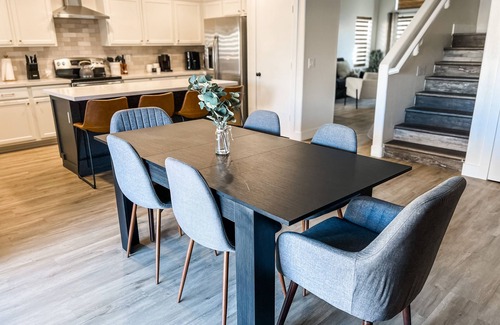 Estrella Village House | Family friendl 4 BR + king bed + outdoor dinning!