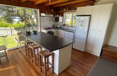 Mangawhai Heads House | Family friendly Clifftop home - 2 mins walk to beach, One price up to 16 people