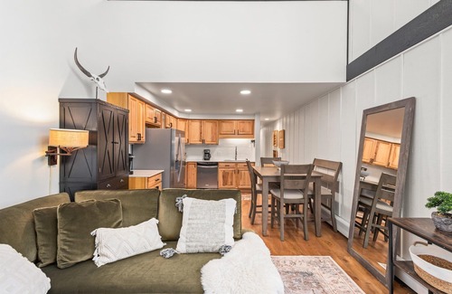 Snowmass Village House | Family Friendly Affordable 3BR Plus Loft Sleeps 8 Ski-In-Ski-Out Townhouse w/Hot