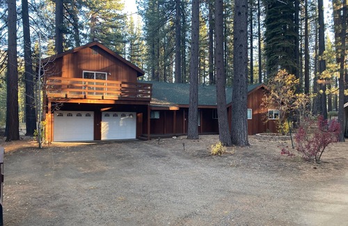 Pioneer Trail House | Family- Friendly Mountain & Forest View Retreat - 8 guests + kids 5 & under
