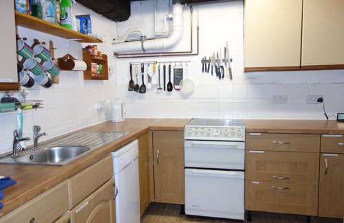 Barmouth House | Family friendly 1711 stone built cottage in town centre