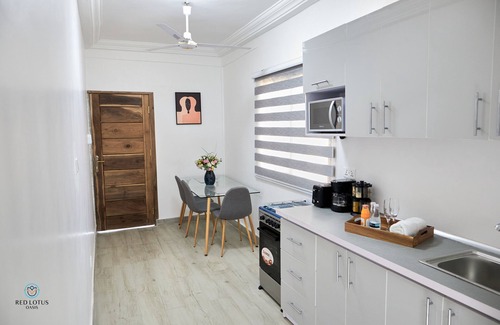 Accra Apartment | Family Friendly 2 Bedroom Apartment in Accra! Fast Wifi & Longstay Discount