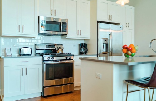 Uptown Condo | Family Friendly 2BD/2BA Near Wrigley, Lincoln Square