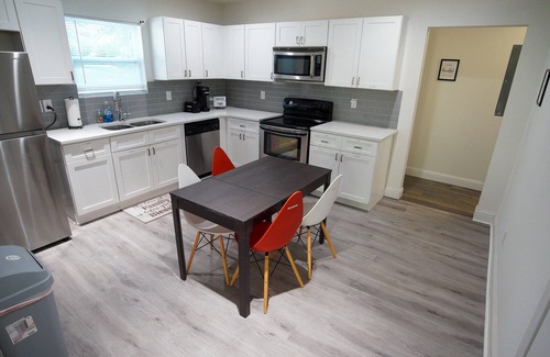 Atlanta House | Family-Friendly 2BR Bungalow | Falcons Concerts Pool Access | Botel