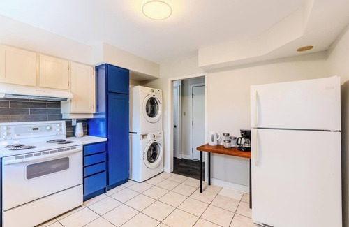 Hamilton Apartment | Family-Friendly 2BR Sleeps 6