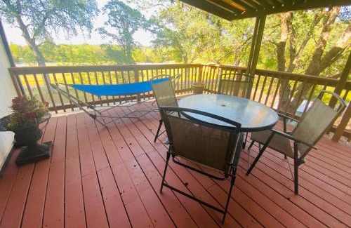 North Auburn House | Family friendly, 3 bedroom house, with king bed for up to 15 - BBQ - Internet - jet tub