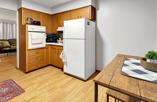 Des Moines Apartment | Family Friendly 3 BR 2 Bath Duplex Sleeps 9!