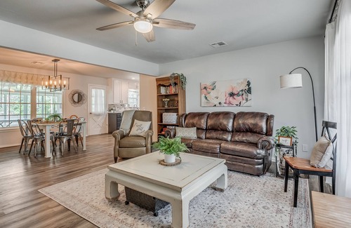 Central Oklahoma City House | Family Friendly 3Br+ Ping Ping + BBQ+ games in OKC