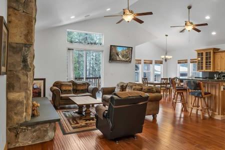 Kings Beach House | Family Friendly 3BD-Next to Beach & Ski Resort