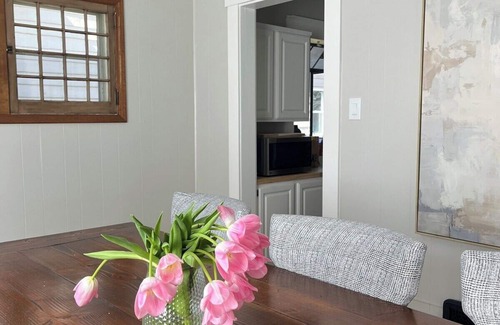 Manito House | Family-Friendly 3BR Bungalow Walk to Manito Park Perfect Fall Retreat