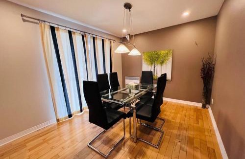 Nouveau-Rosemont Apartment | Family-Friendly 3BR Home with Backyard