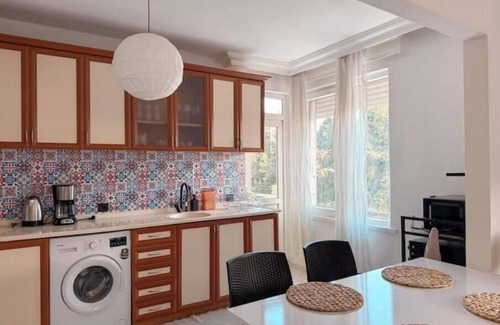 Konyaalti Apartment | Family-Friendly 3BR near Konyaaltı Beach, Balcony w/Mountain & Park View