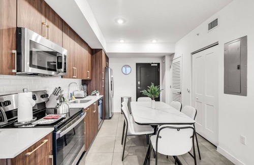 Overtown Apartment | Family-Friendly 3BR Near Downtown Miami W/Parking