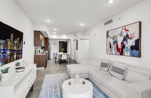 Overtown Apartment | Family-Friendly 3BR Near Downtown Miami W/Parking