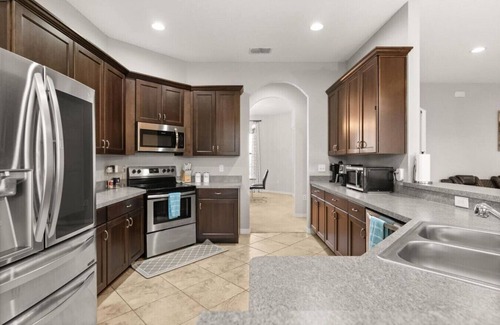 Lake Wales House | Family-Friendly 3BR Getaway Hot Tub Game Room Fun