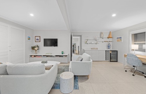 Hamilton House | Family-Friendly 3BR with Pool Near Brisbane
