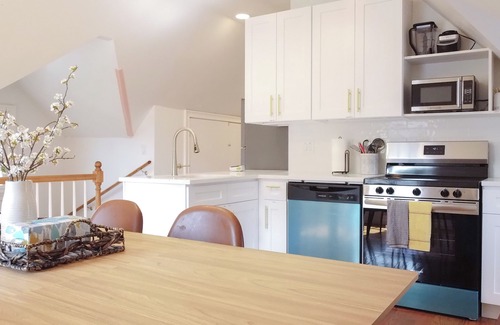 Stamford Apartment | Family-friendly 4 Bed 3 Bath Stamford Downtown Delight
